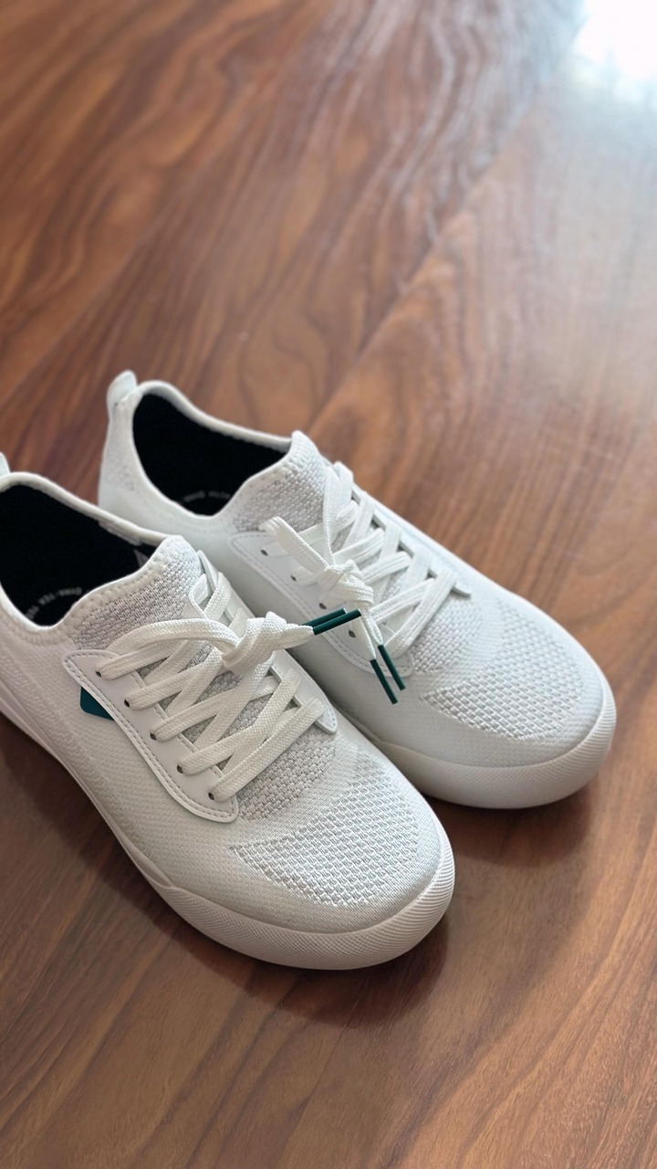 Jennifer Facebook ad: My love affair with my @vessi Weekend sneakers.