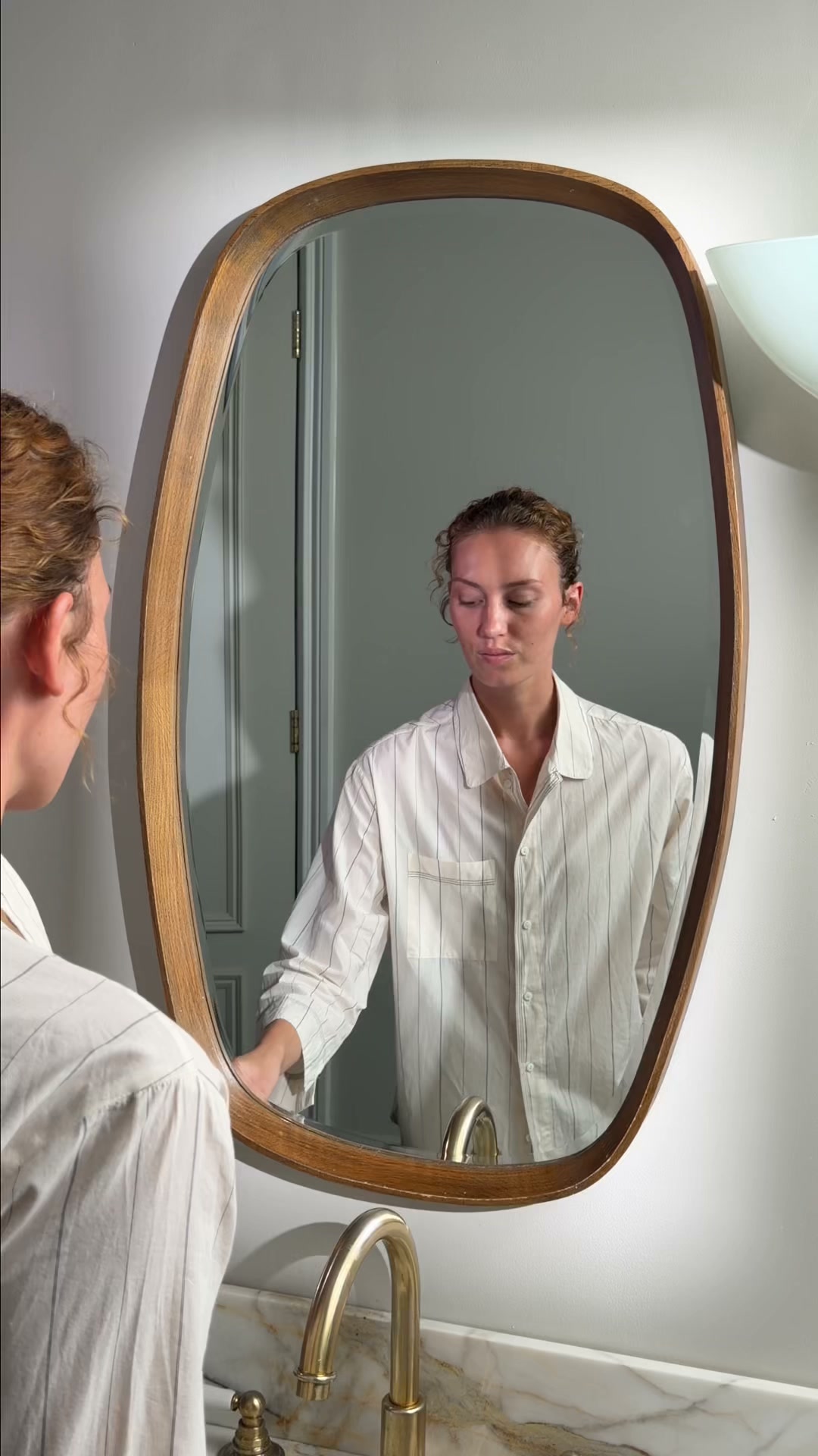 Elemis Facebook ad: Illuminates. Smooths. Firms