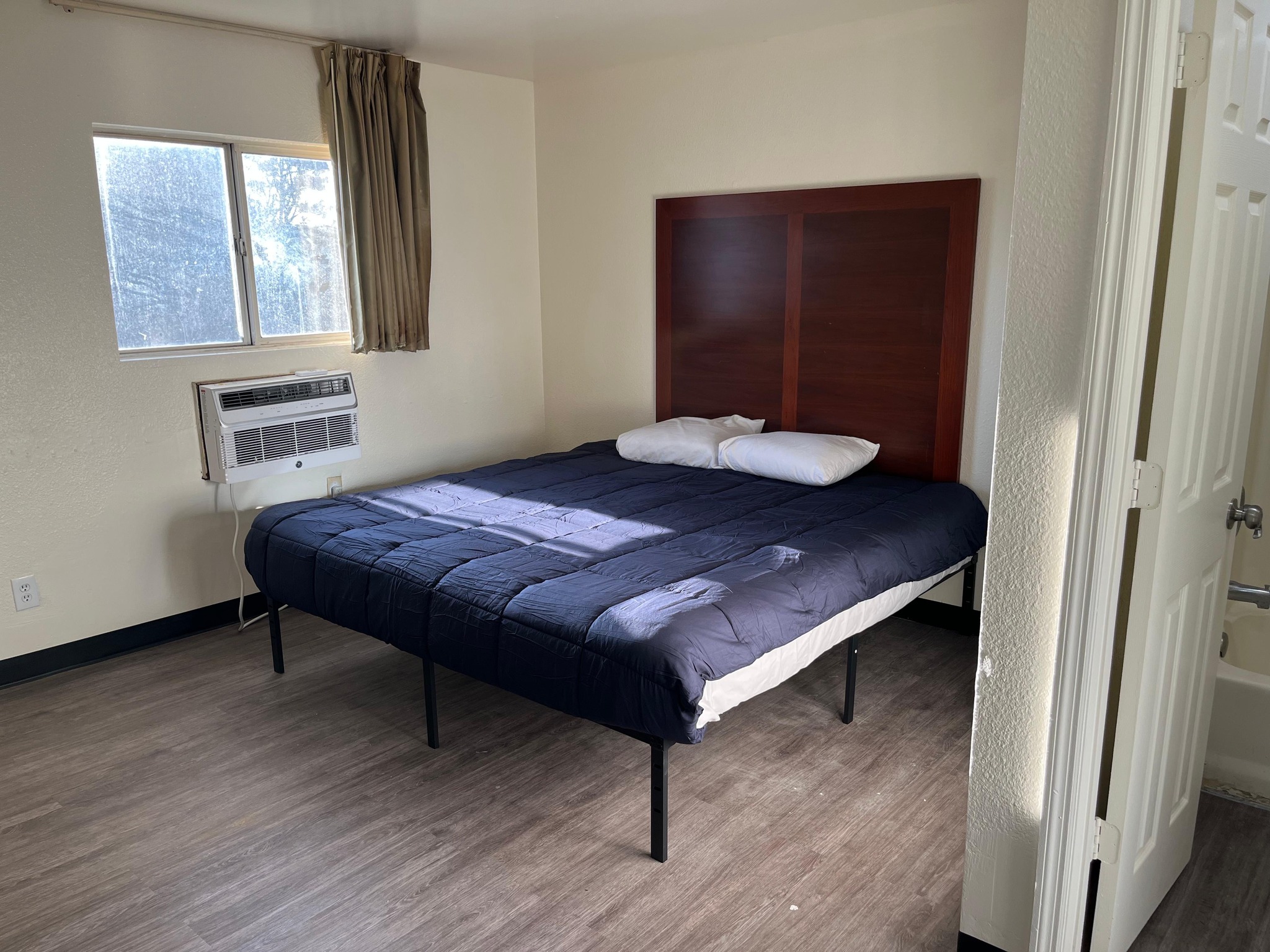 Studio Lodge of Savannah Facebook ad: Weekly and Monthly Extended Stay Lodging.