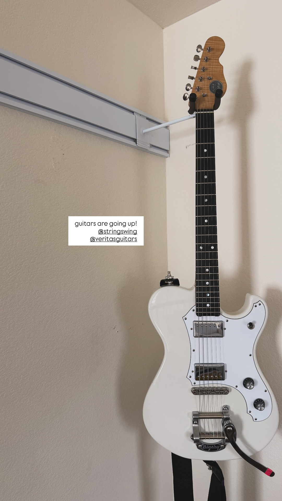 String Swing Displays Facebook ad