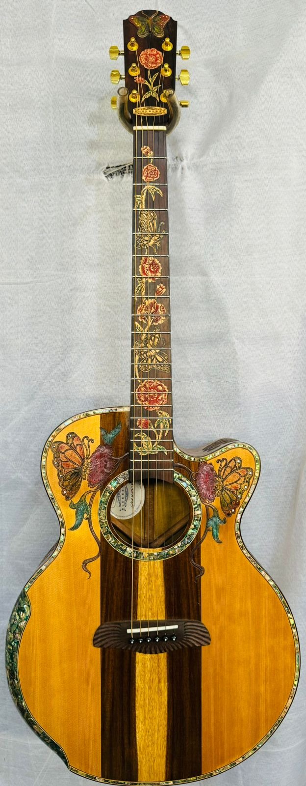 Blueberry Guitars Facebook ad: BlueberryGuitarsShop - Etsy