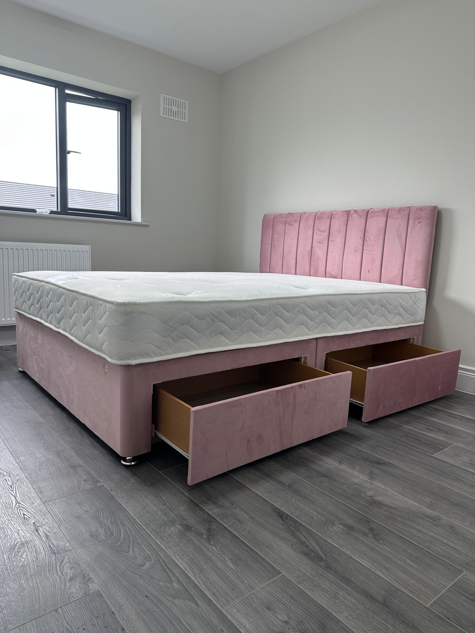 Beds Guru Ireland Facebook ad: MEGA SALE ON DIVAN BEDS WITH STORAGE DRAWERS
