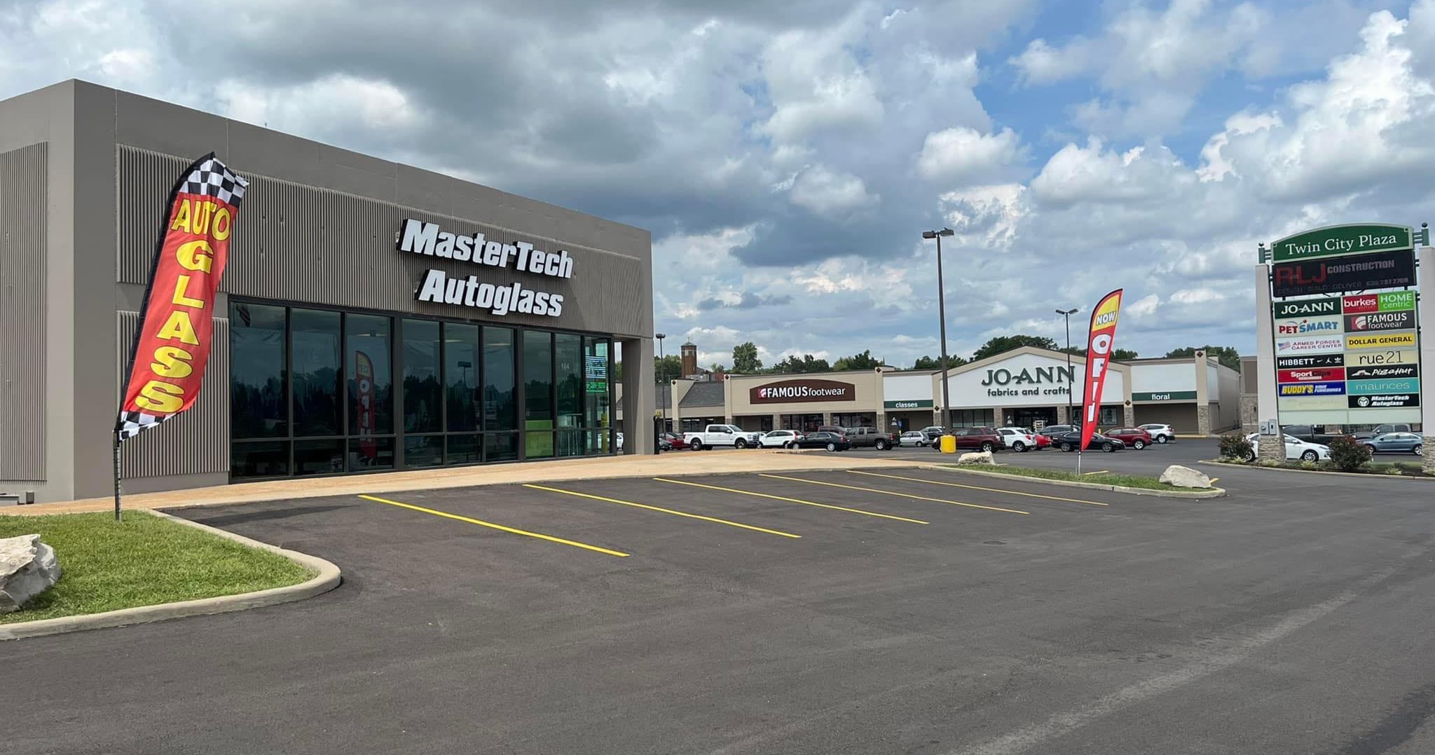 Master Tech Auto Glass Facebook ad: Broken Windshield?