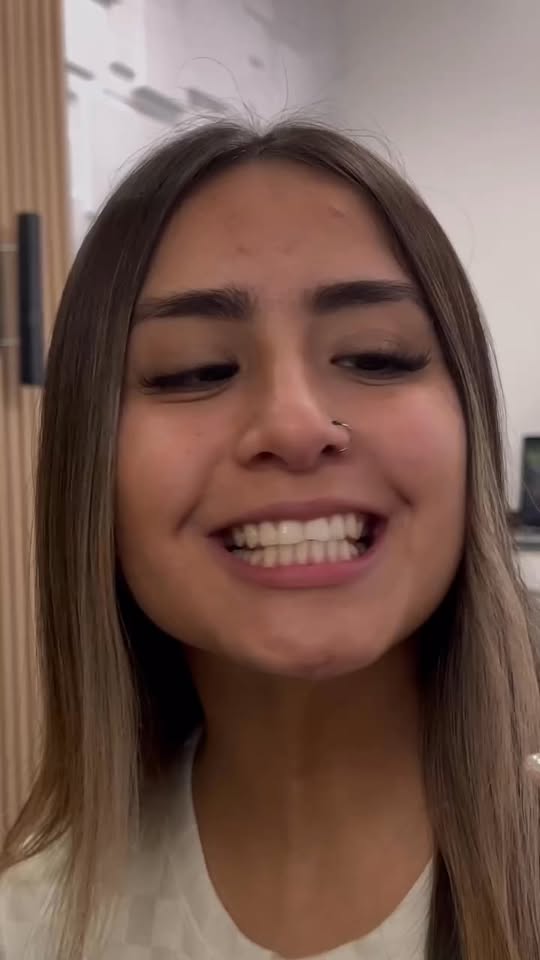 Luminos Dental Aesthetics Facebook ad: ¡Estrena Sonrisa Nueva en sólo 3 horas!