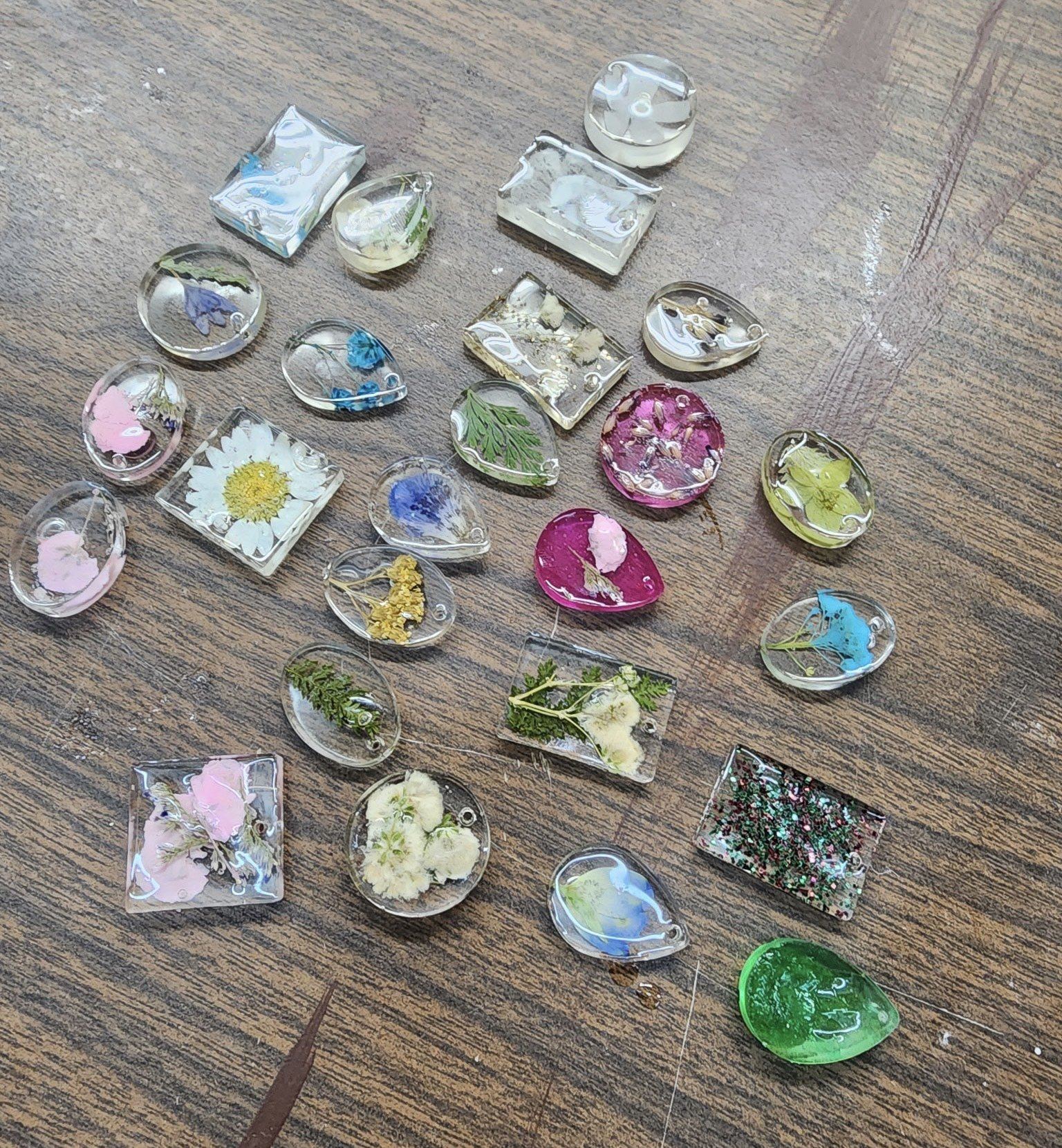 The Build Guild Facebook ad: Resin Jewelry Workshop