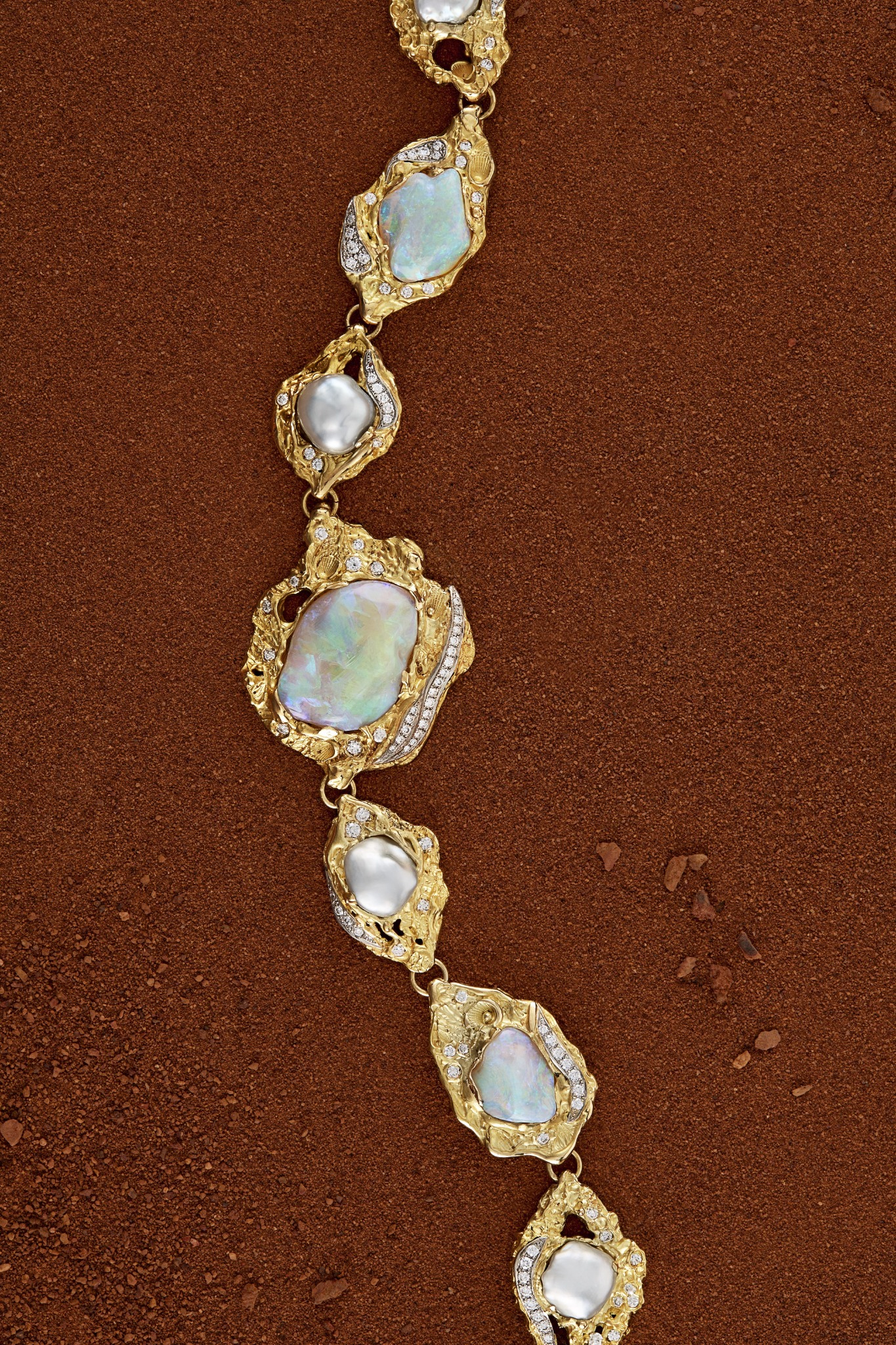 Linneys Facebook ad: New Collection - Bold By Nature