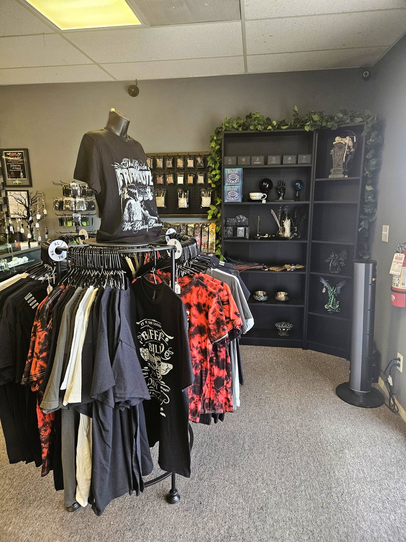 Royal Deviant Facebook ad: ATTENTION KINGMAN, AZ the shadows are calling!
