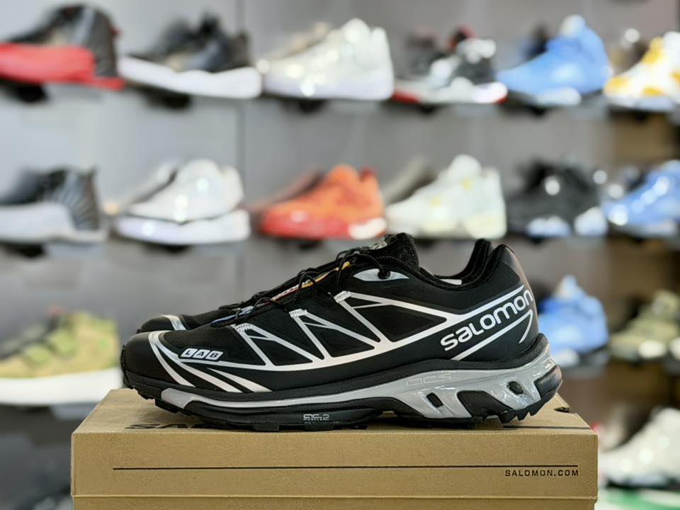 Timber Sneaker Store Facebook ad: 𝐒𝐚𝐥𝐨𝐦𝐨𝐧 𝐗𝐓-𝟔