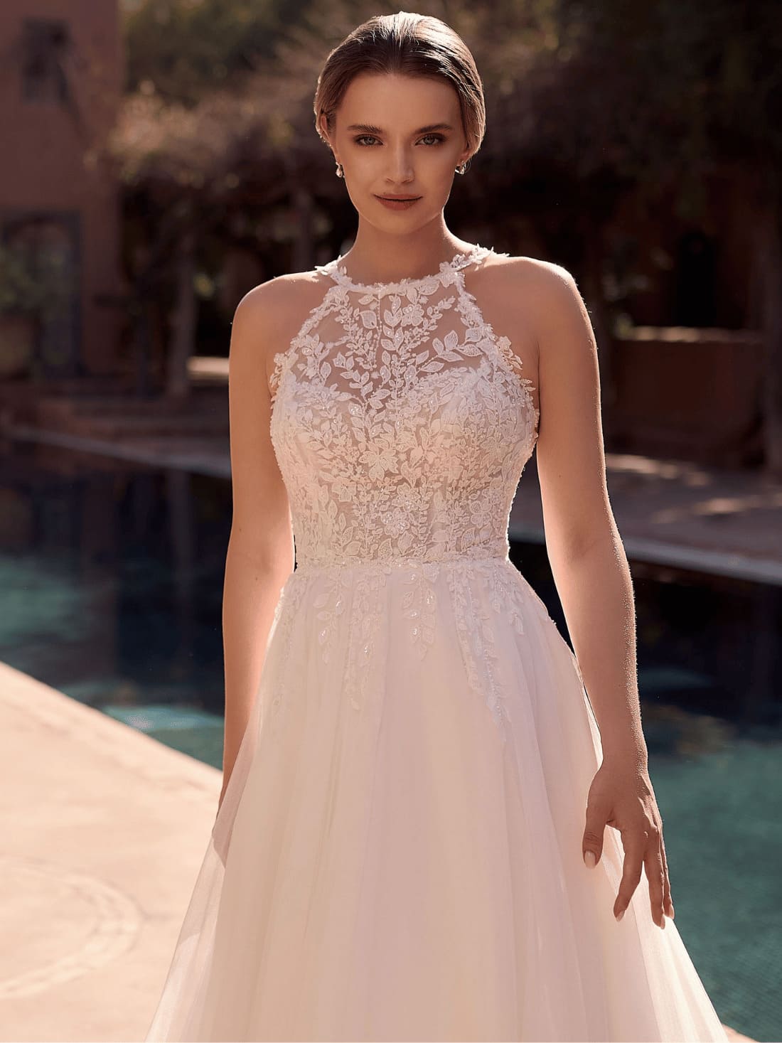 Almacén de la Novia - Alicante Facebook ad: El vestido perfecto sí existe… y puede que…