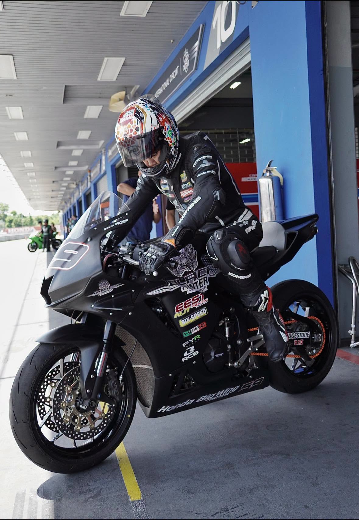 AGVSport Custom Suits Facebook ad: BRIC Superbike 2026!