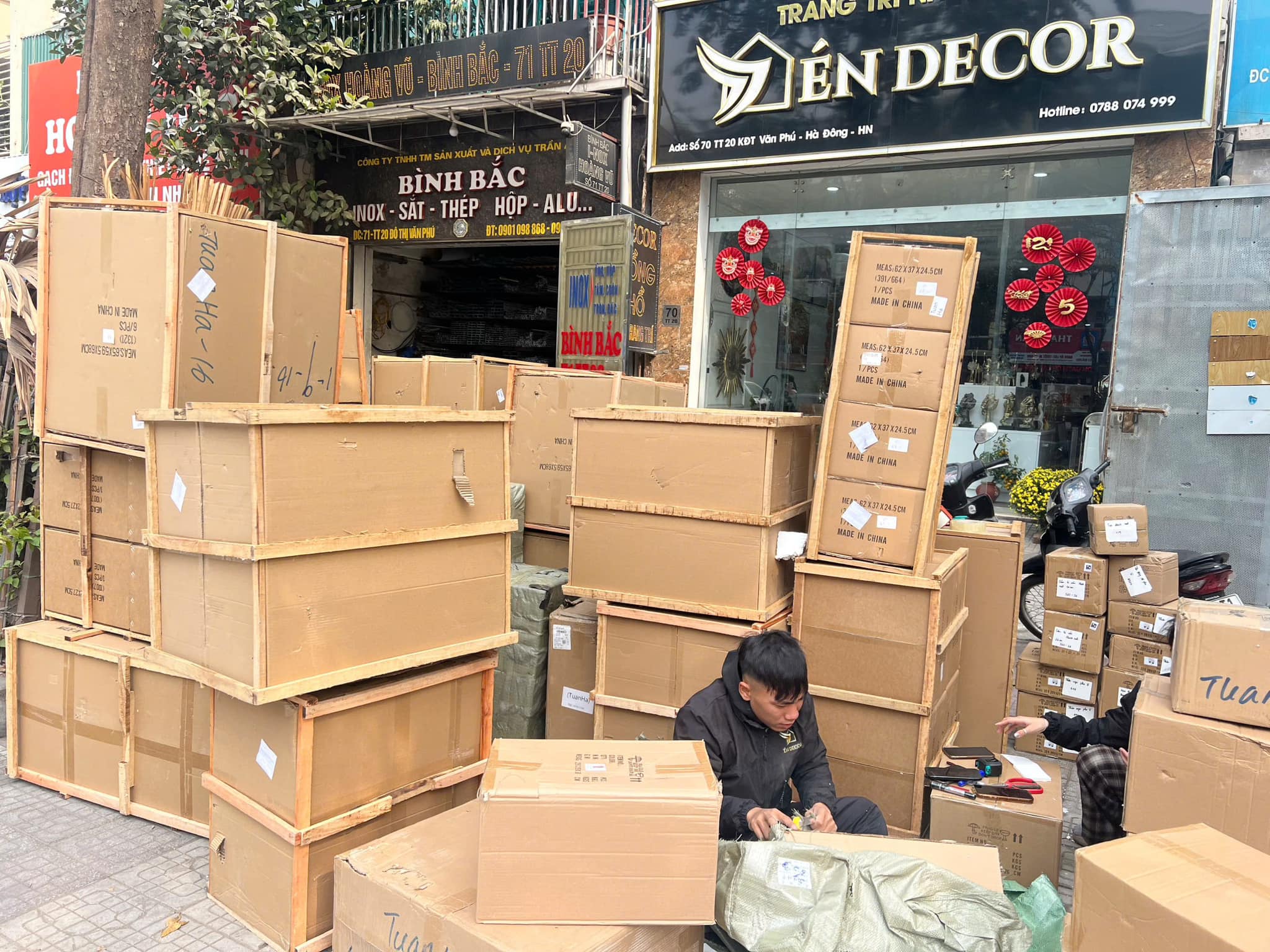 ÉN DECOR Facebook ad: 𝐇𝐚̀𝐧𝐠 𝐯𝐞̂̀ 𝐥𝐢𝐞̂𝐧 𝐭𝐮̣𝐜 𝐩𝐡𝐮̣𝐜 𝐯𝐮̣ năm mới…