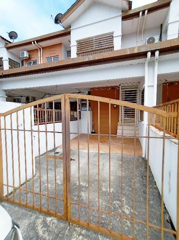 Mudah.my Facebook ad: Families & investors: browse 100,000+ houses under RM500K…