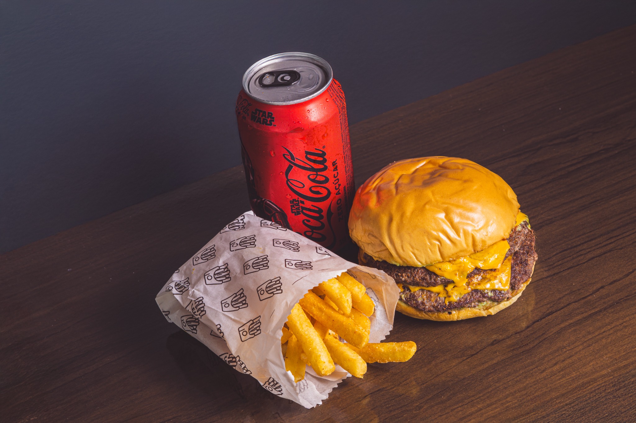 Simplous Burguer Facebook ad: Cheese Burguer 2.0 o nome diz tudo: simples…