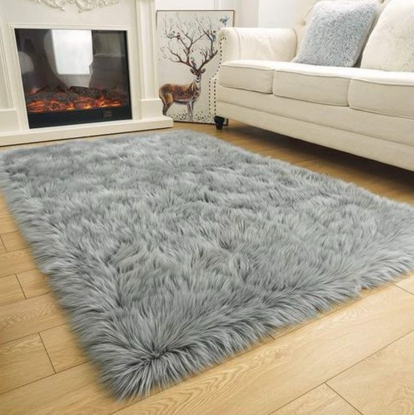 Fluffy Rugs Store Facebook ad from Jan 25, 2024