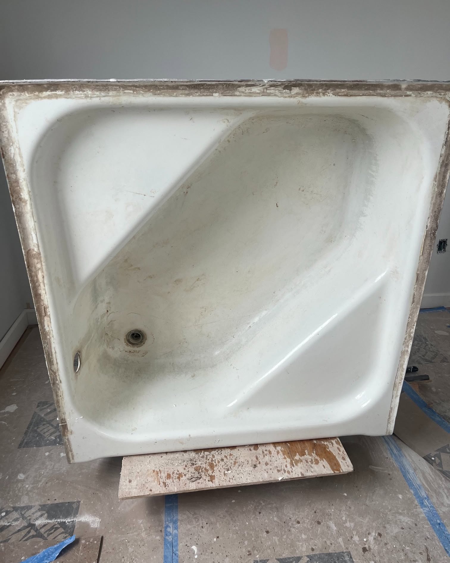 Denise Ford Sawadogo Facebook ad: Vintage Cinderella Corner Bathtub, Rare Mid-Century Original