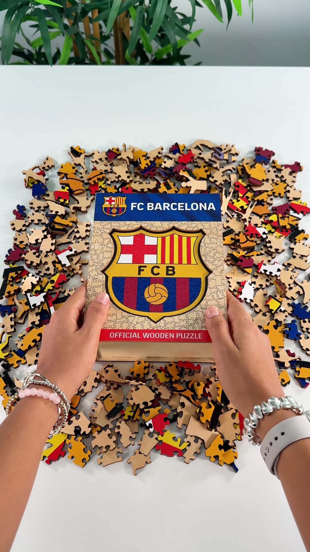 Iconic Puzzles Facebook ad: Sorprende con un regalo único