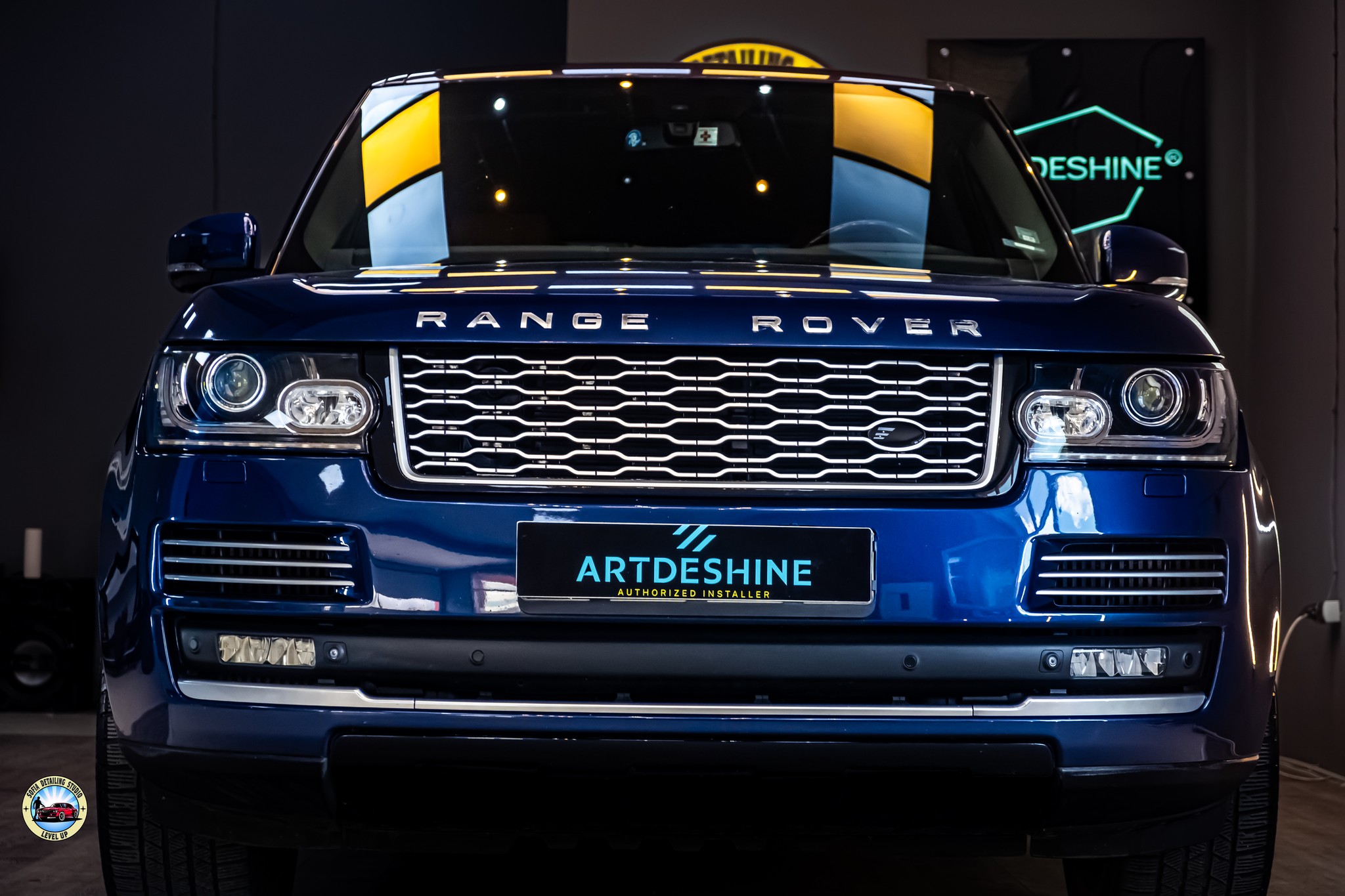 Sofia Detailing Studio Facebook ad: Този син Range Rover Autobiography не дойде за…