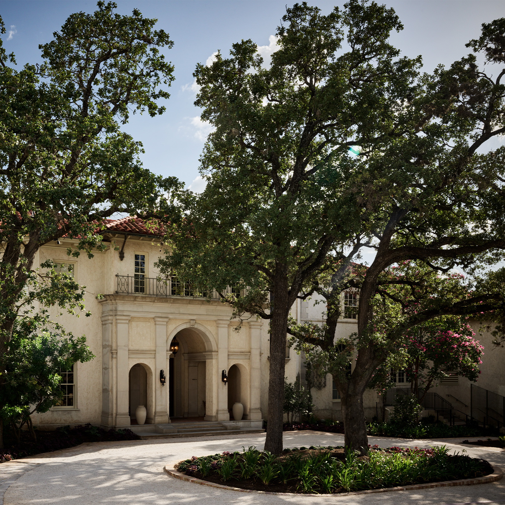 Commodore Perry Estate, Auberge Collection Facebook ad from Jan 8, 2026