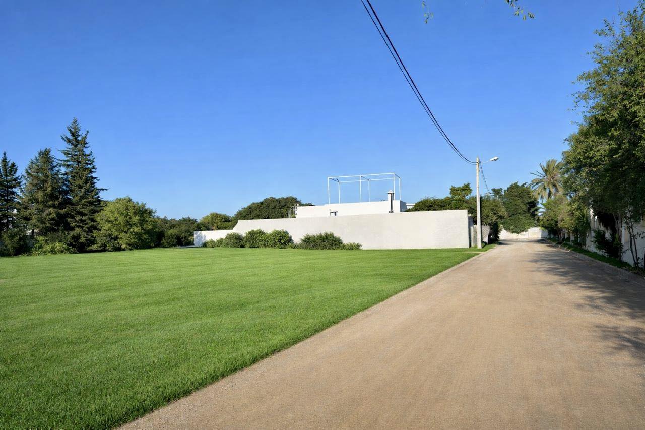 RE/MAX Luxury Properties, La Marsa Facebook ad: Magnifique Terrain À Vendre, à La Soukra (Rue…