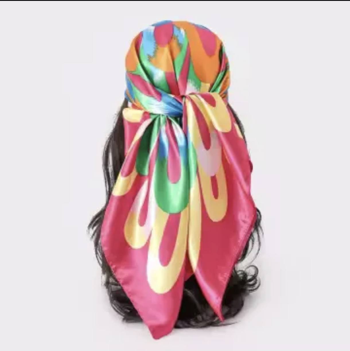 Nana's boutiks Facebook ad: Un seul accessoire, 1000 façons de le porter!