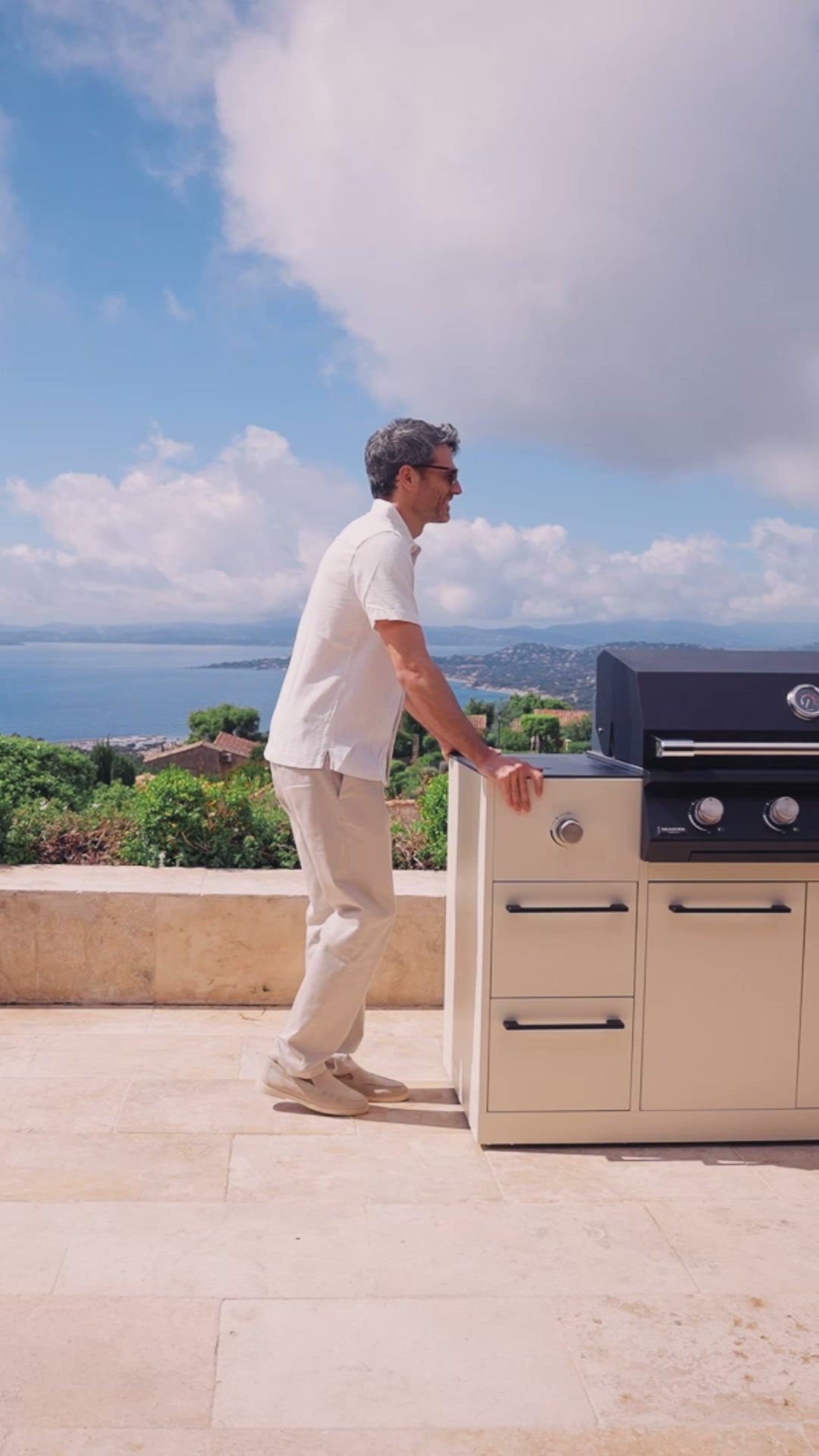 Brabura Grills Facebook ad: Concevez-vous ou améliorez-vous votre espace extérieur?