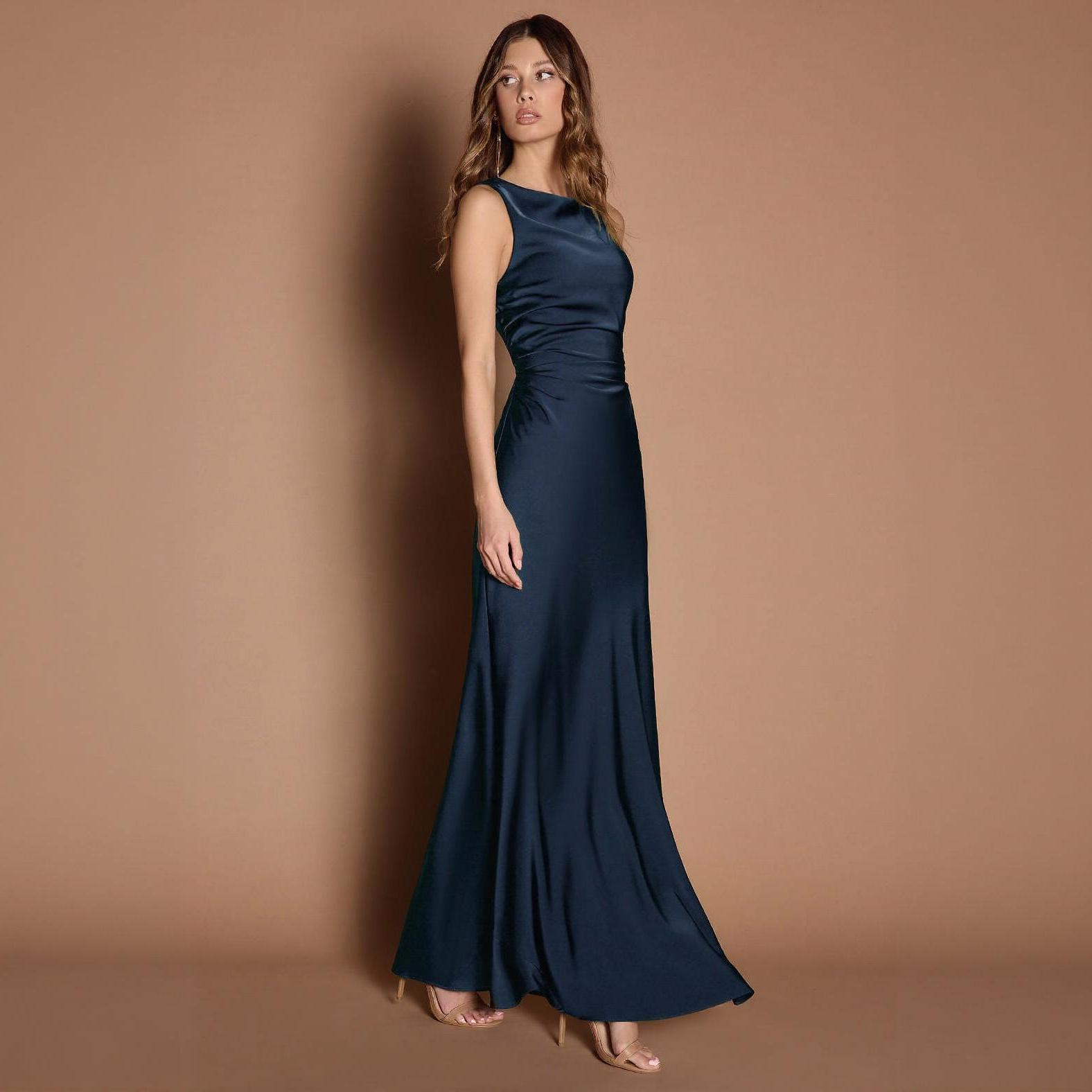 AZAZIE Facebook ad: Your dream dress is waiting!