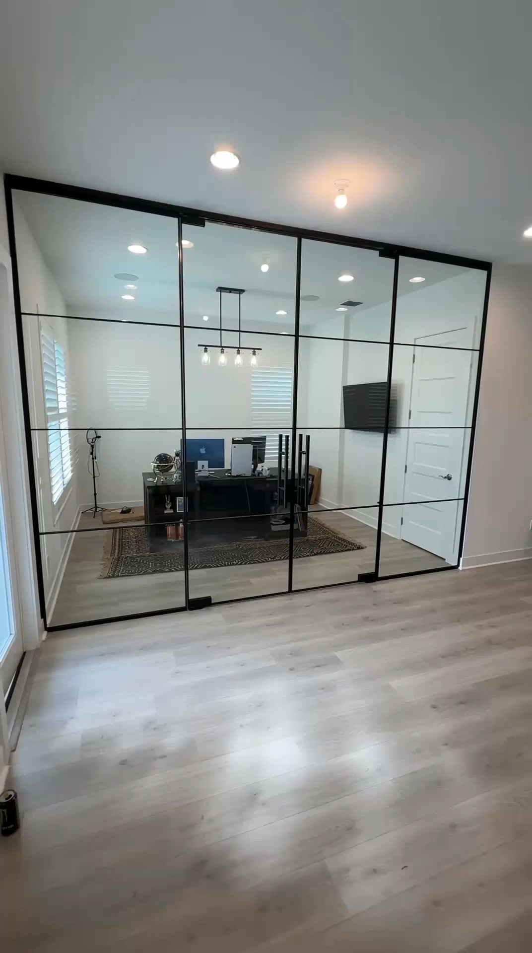 Crystalia Glass Facebook ad: Get your FREE quote today!