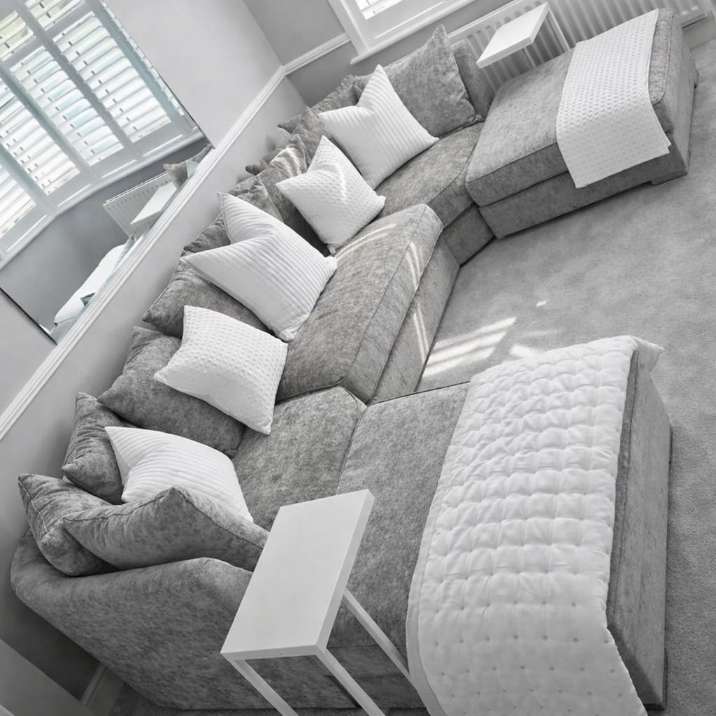 Furniture Glamour Facebook ad: Chat with us