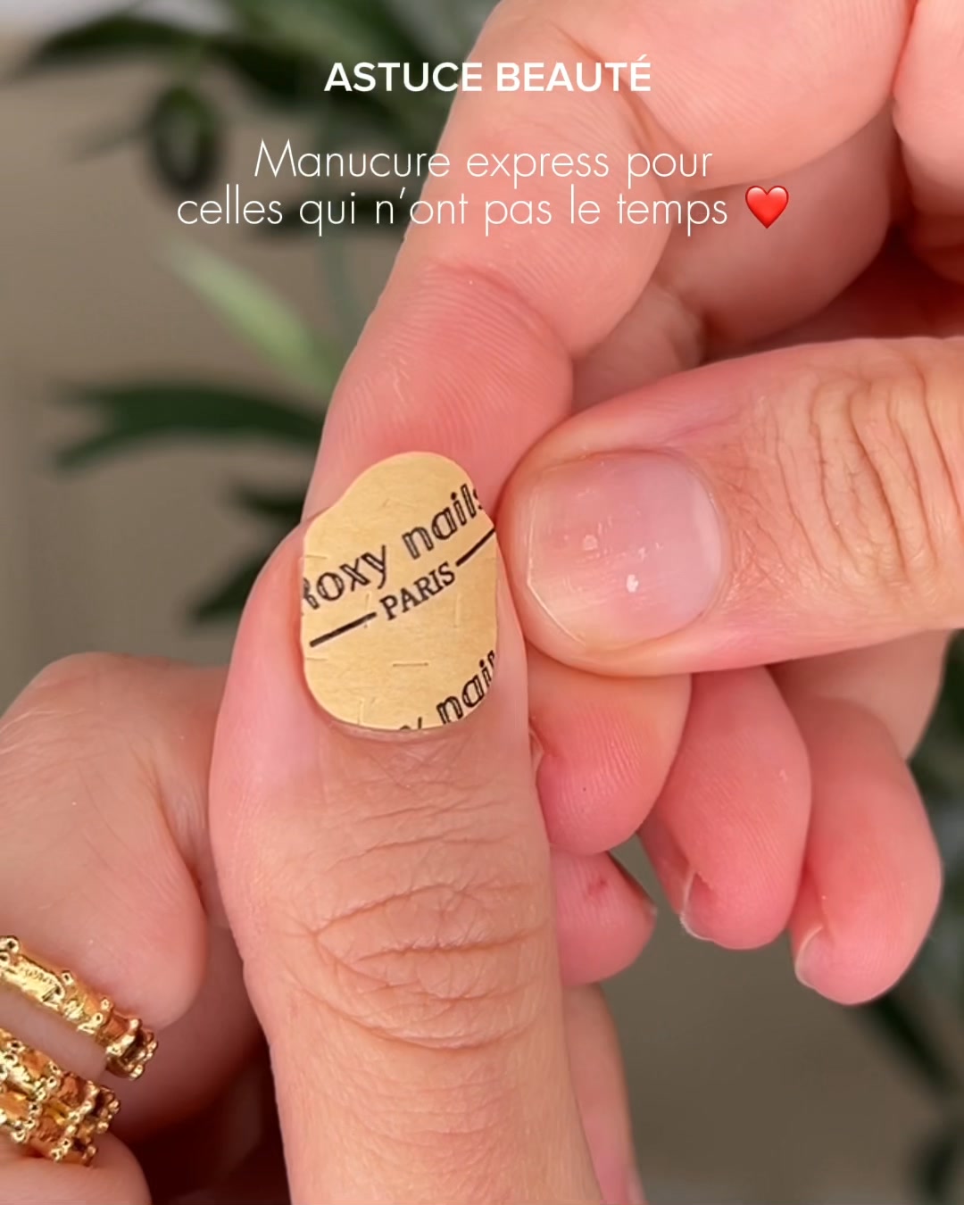 Faux Ongles - Roxy Nails Paris Facebook ad: Nº1 des Faux Ongles Réutilisables