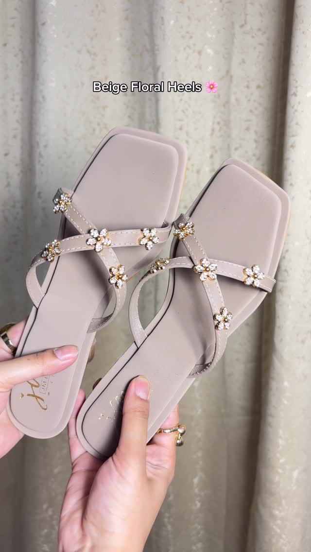 Shopsy Facebook ad: Must have heels for Functions!