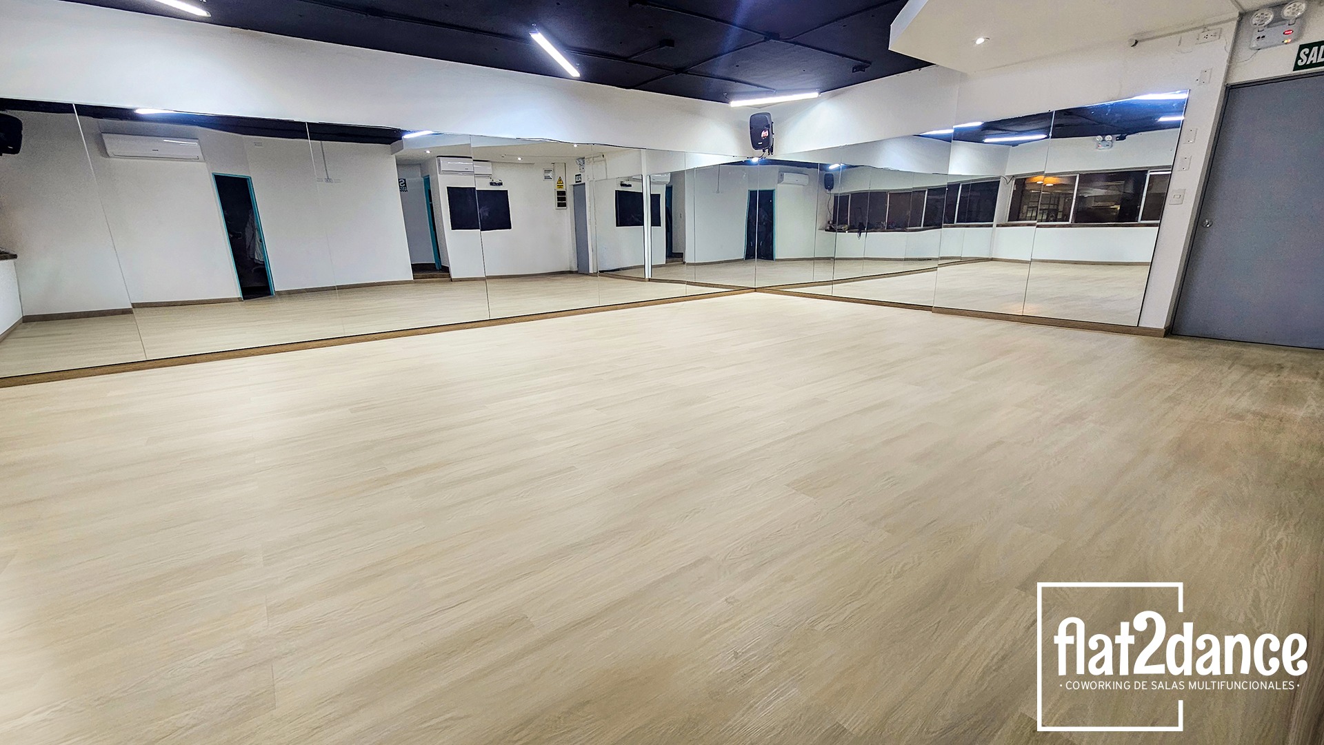 Flat2dance Facebook ad: ¿Buscas el espacio perfecto para tus clases en…