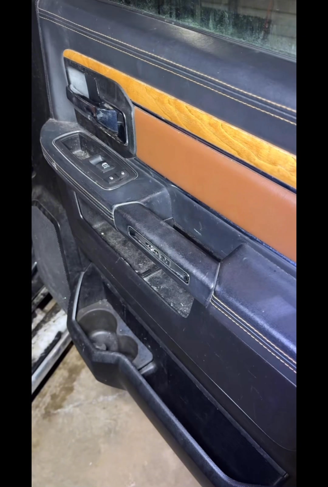 Platinum Carwash Mobile Detail Facebook ad: Hello Laredo