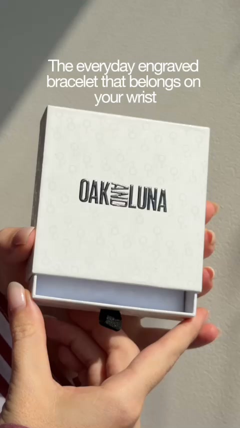 Oak and Luna Facebook ad: Up To 4 Custom Names.