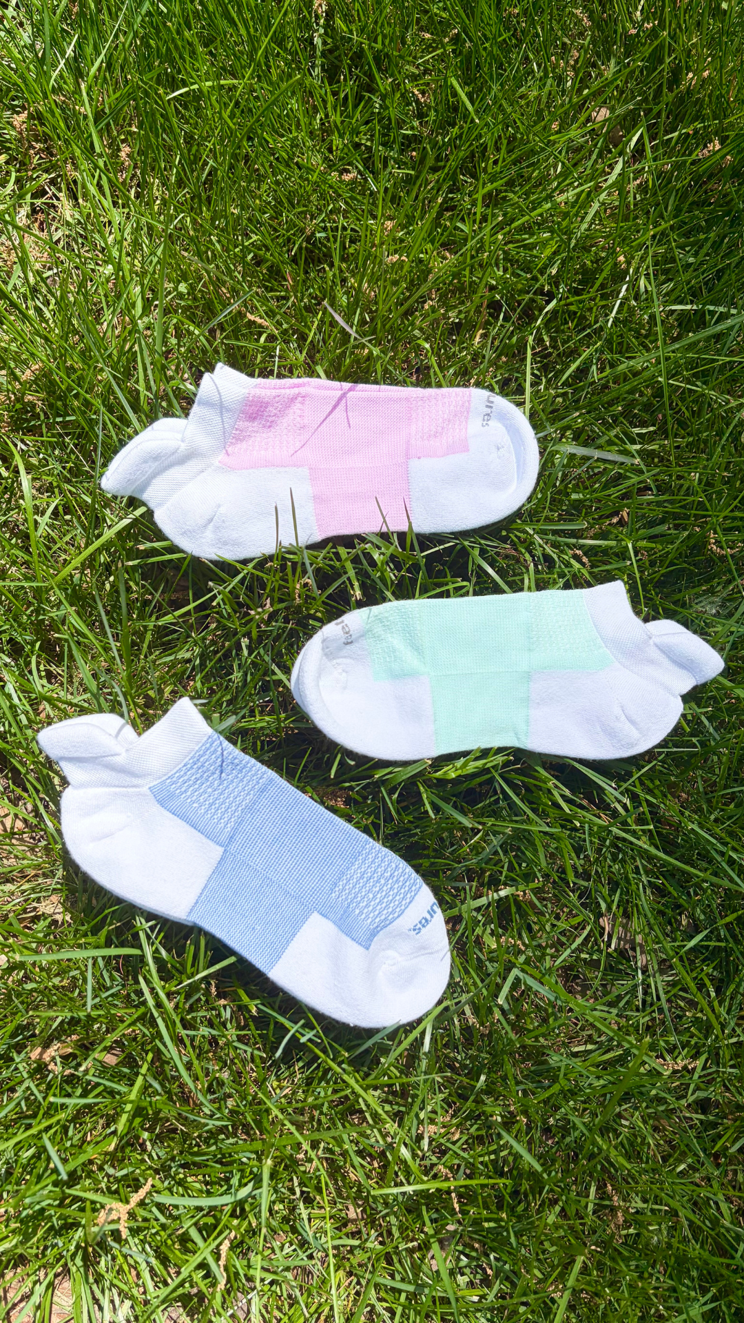 Feetures Facebook ad