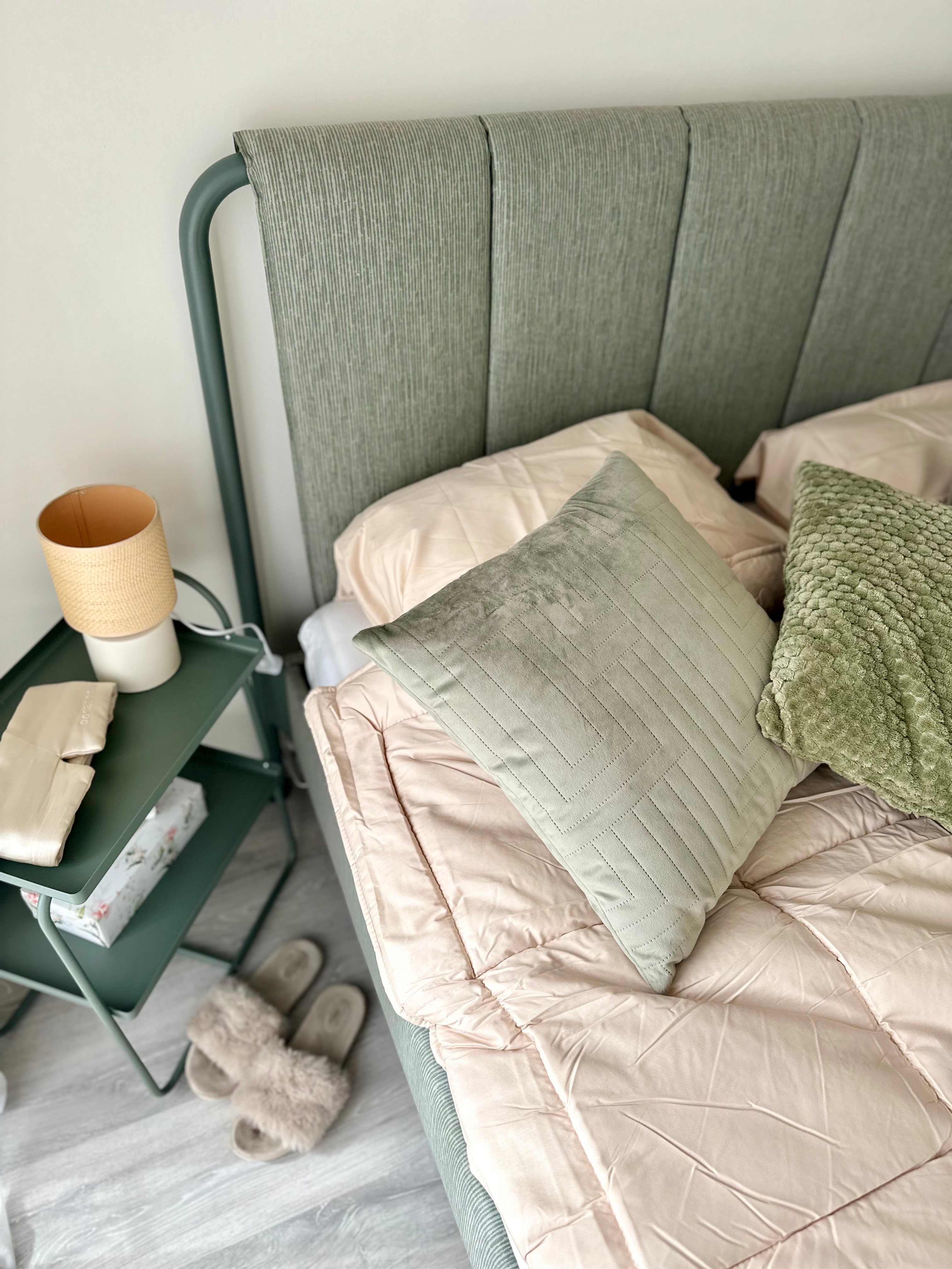 HappyBed Facebook ad
