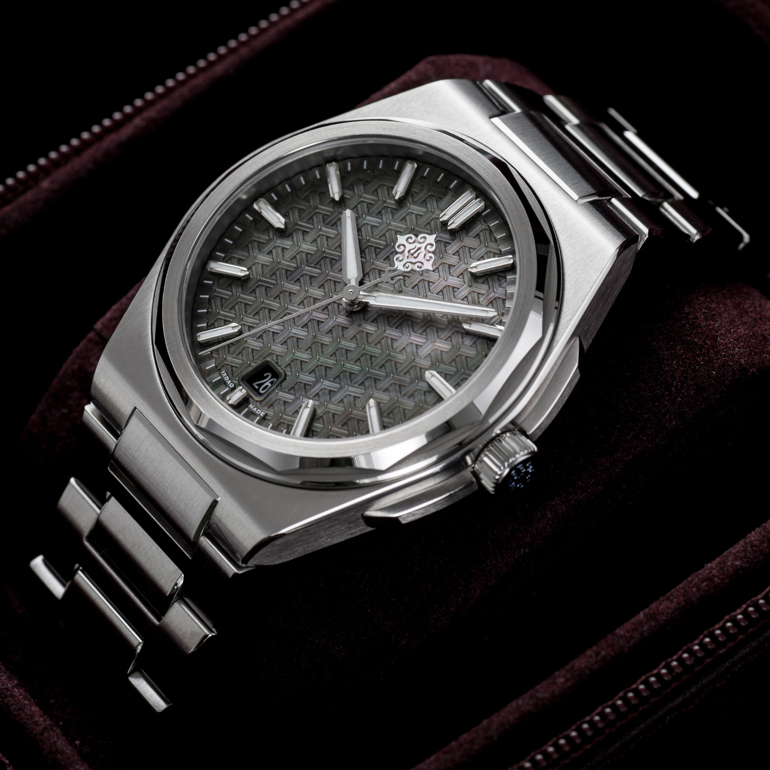 Ixdao Watch Facebook ad: Free worldwide shipping