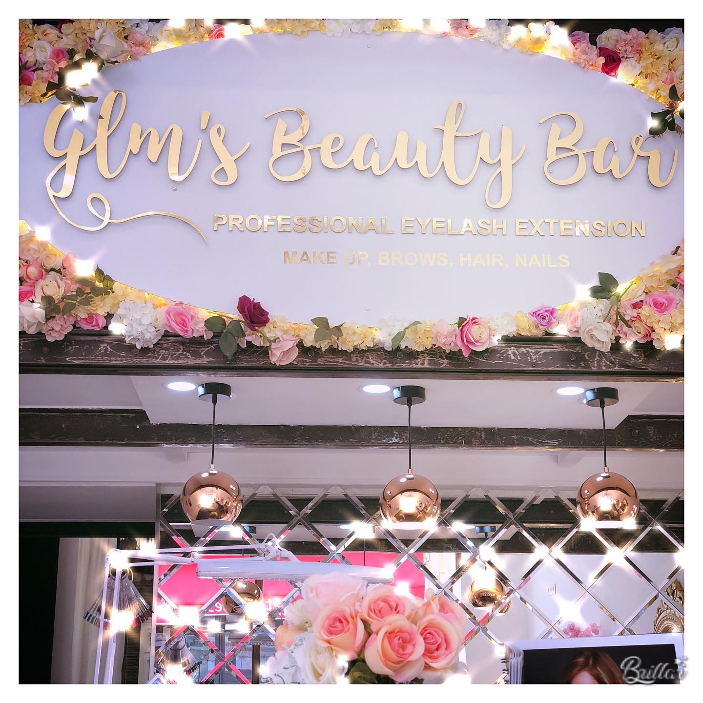 GLM's Beauty Bar Facebook ad: Votre salon de beauté vous propose
