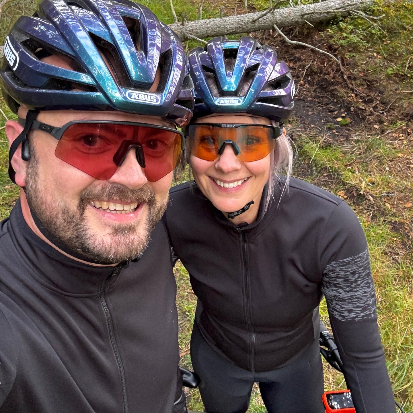 Two on Trek Facebook ad: Lasse & Linda, ett vanligt par med en…