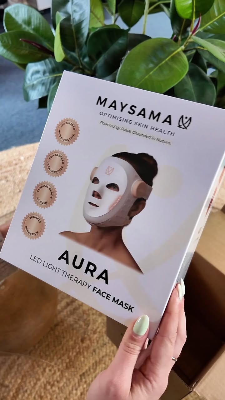Maysama Facebook ad: Unbox our AURA LED mask with us