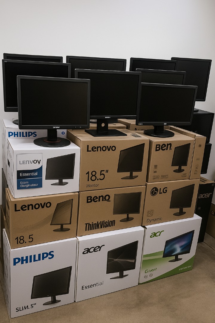 Oxland Itech Facebook ad: VENTE EN GROS, ÉQUIPEMENTS INFORMATIQUES