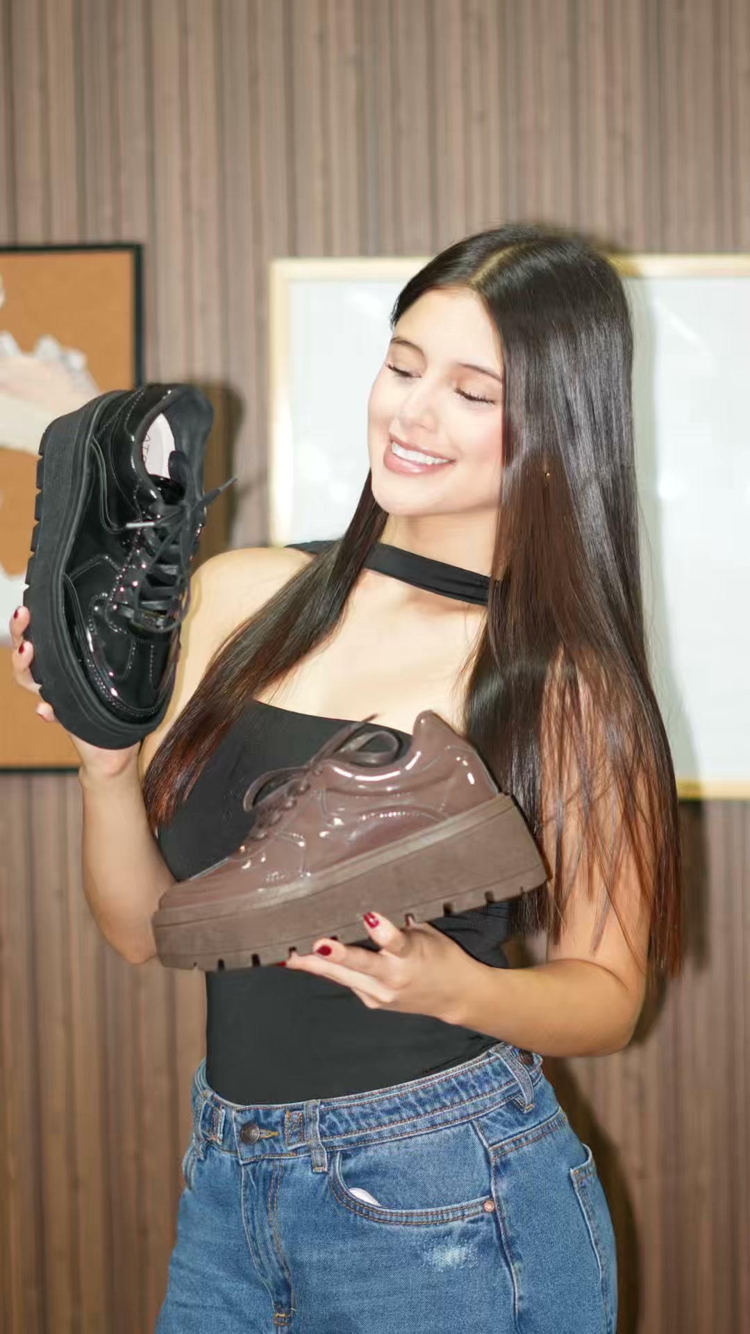 Ateneashoes_bga Facebook ad: Lo nuevo se publica primero en nuestro Instagram.
