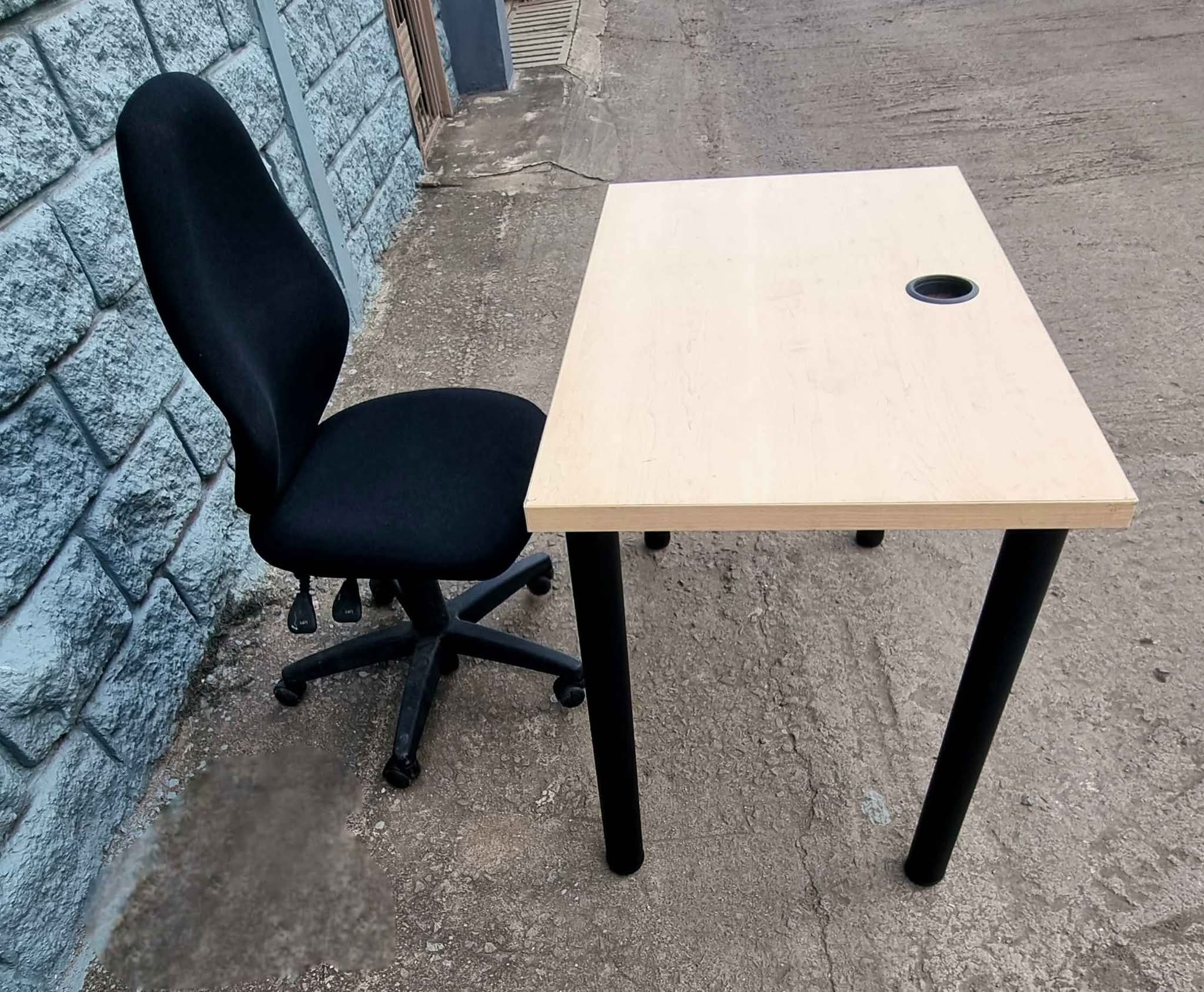 Kival Salik Facebook ad: Student desk and chair combo