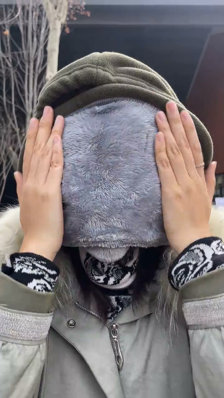 Viral Trends Facebook ad: 3-in-1 Winter Hood