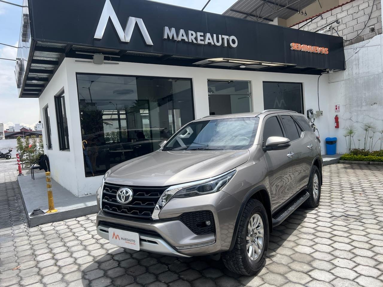 Nohelly López Facebook ad: 2024 TOYOTA FORTUNER AC 4,0 5P 4X4 TA BLINDADA