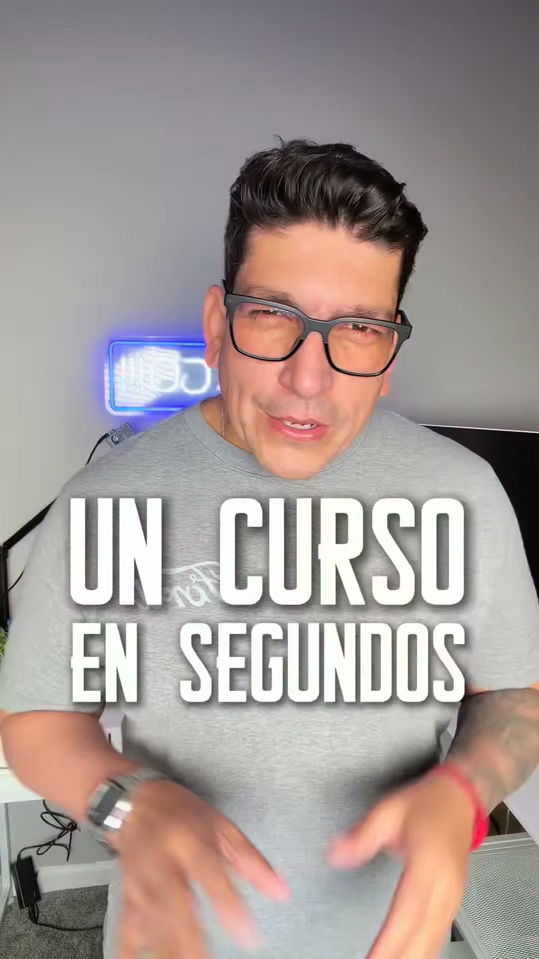 Coursebox.ai Facebook ad: Crea formación en minutos con IA