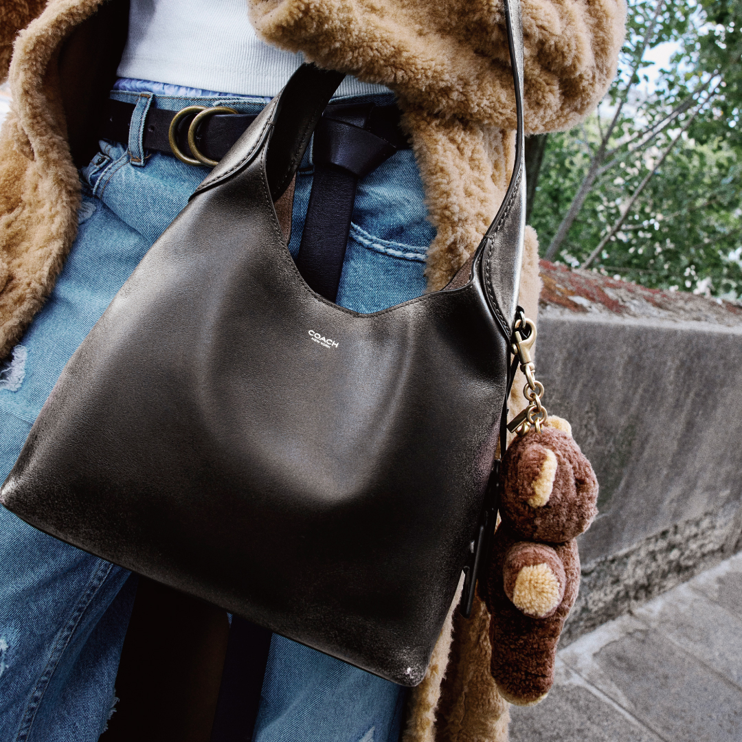 Coach Facebook ad: COACHのアイテムで、日常に自分らしさを