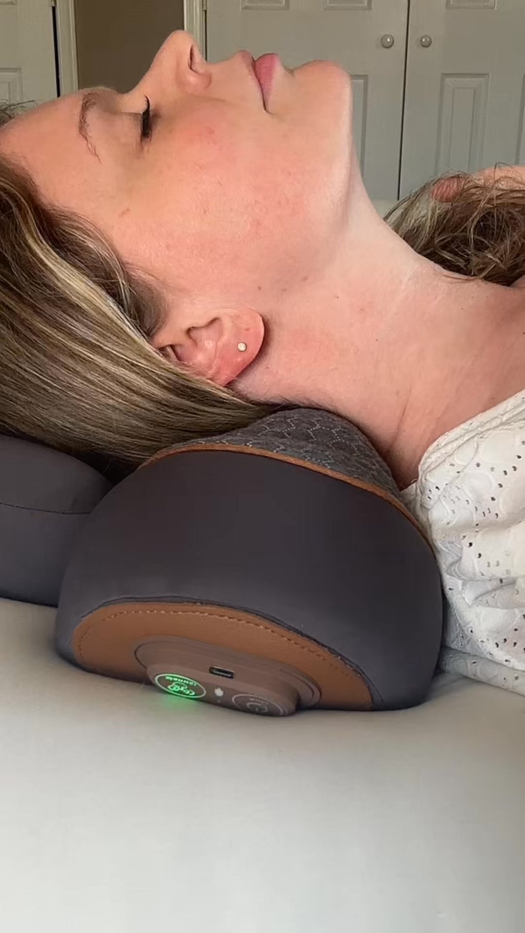 CALLIXE Facebook ad: No More Neck Pain | 1000+ Happy Sleepers