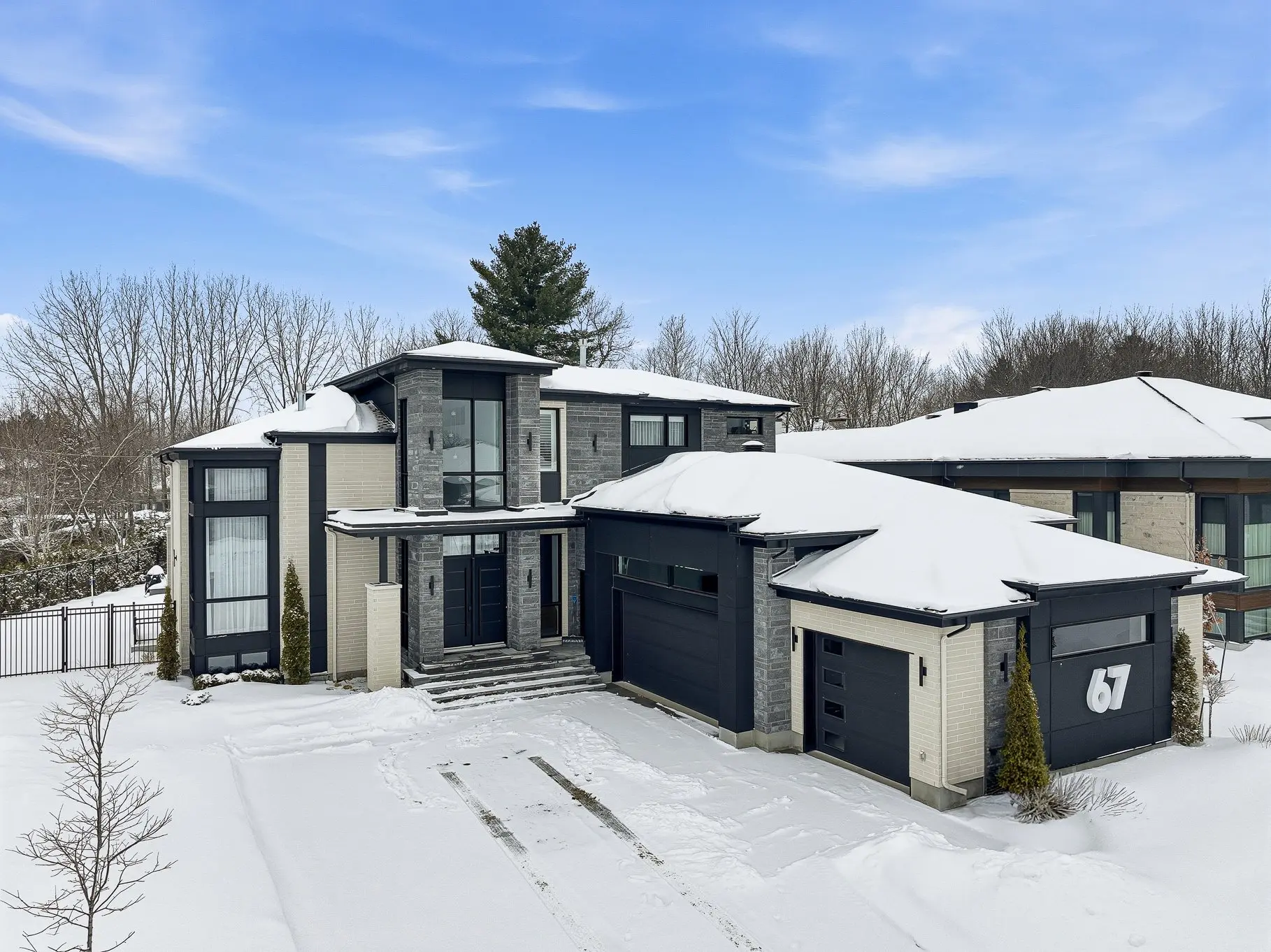 Engel & Völkers Montréal Québec Facebook ad: Le luxe à BLAINVILLE c'est 𝗘&𝗩!