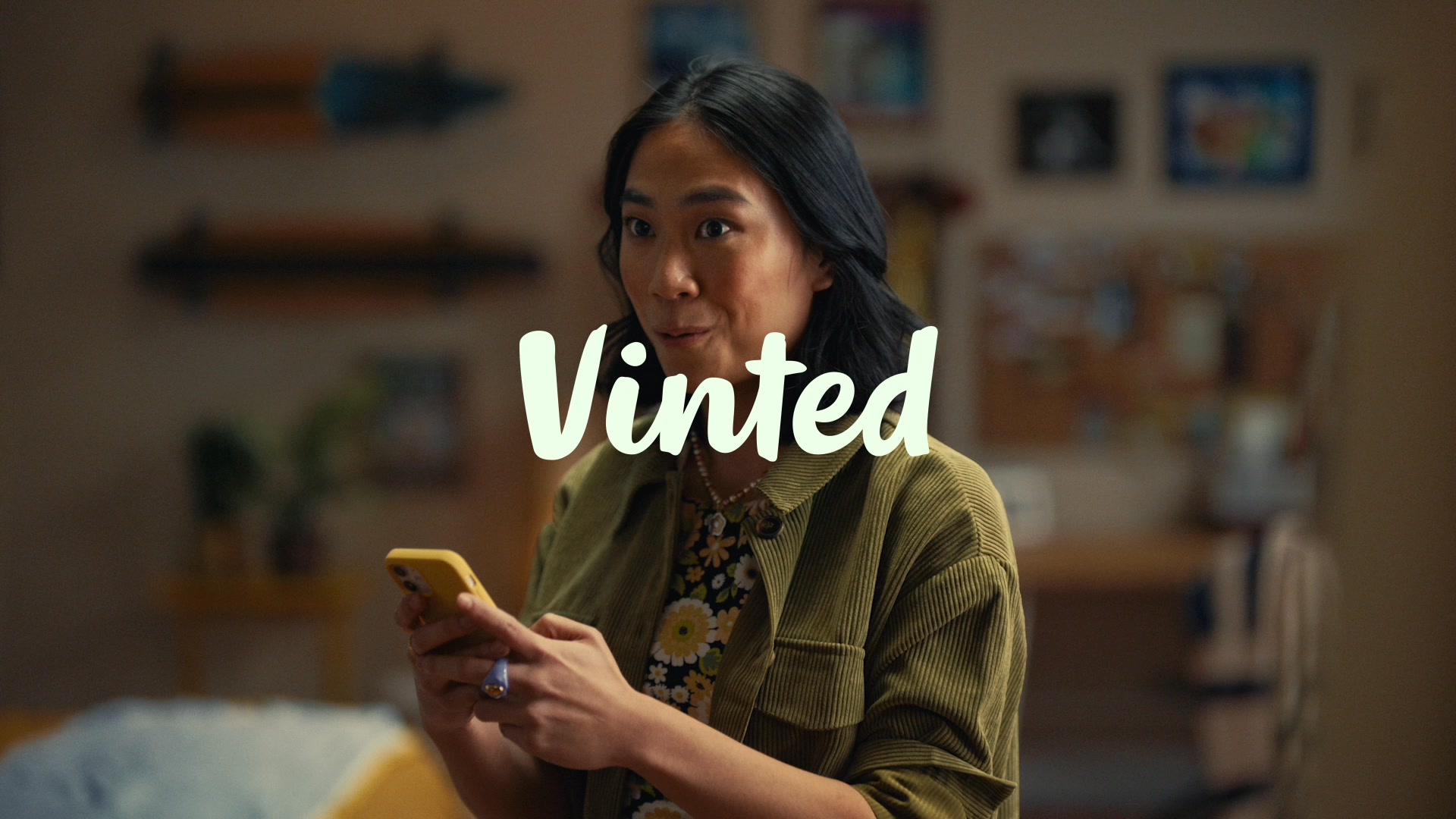 Vinted Facebook ad: Clear your space, earn extra cash