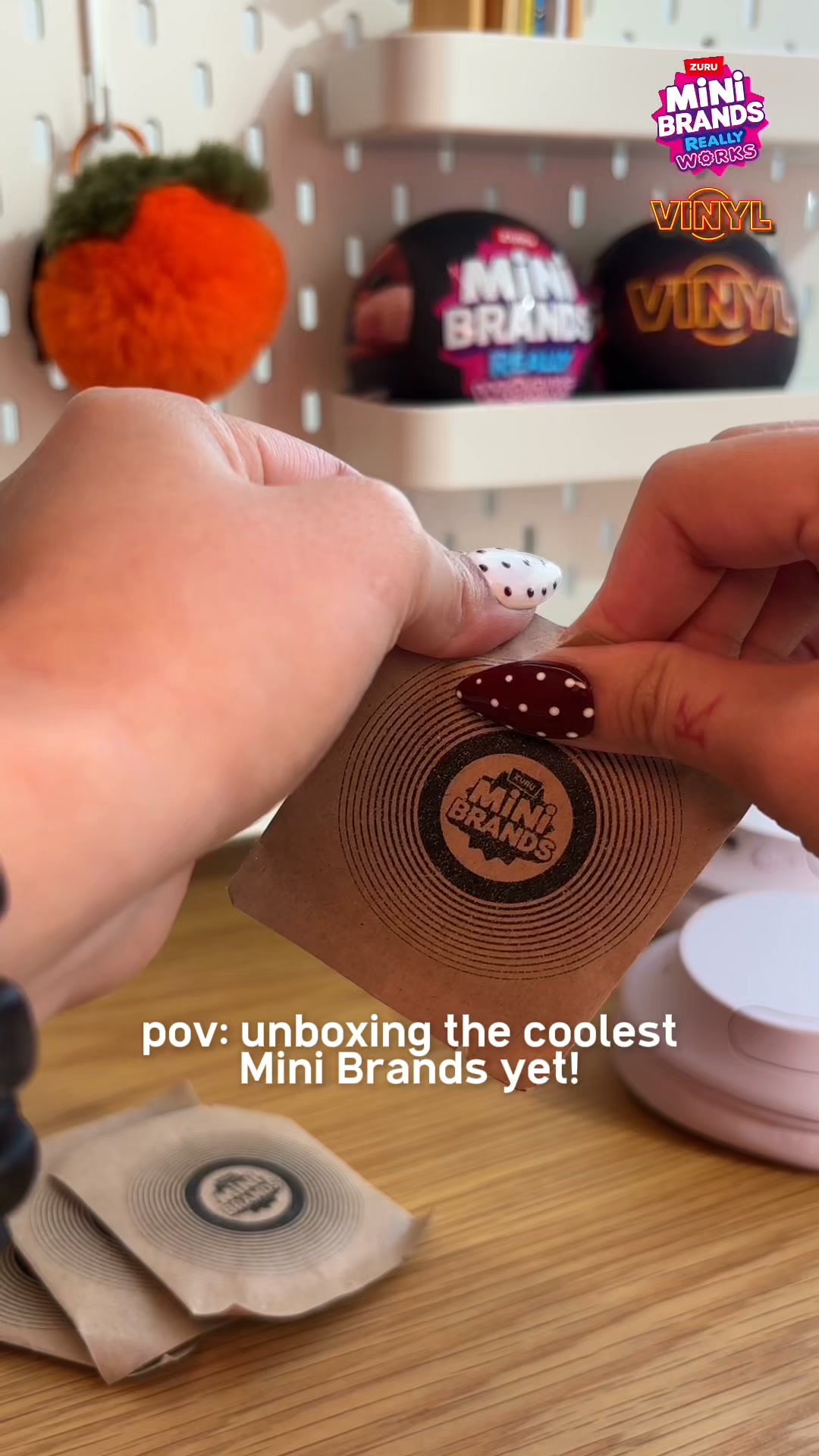 Mini Brands Facebook ad: Il tourne vraiment et joue tes vinyles préférés! 45…